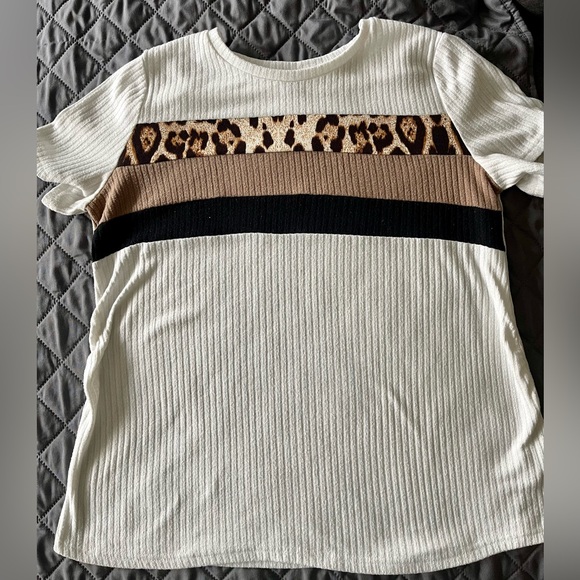 SHEIN Maternity Leopard Print Shirt & Shorts set - Picture 6 of 8